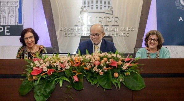 A presidente da Fundaj, Márcia Ângela Aguiar, o deputado Waldemar Borges e a senadora Teresa Leitão na homenagem da Assembleia Legislativa aos 75 anos da  Fundação Joaquim Nabuco