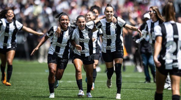 Atletas do Corinthians em celebração