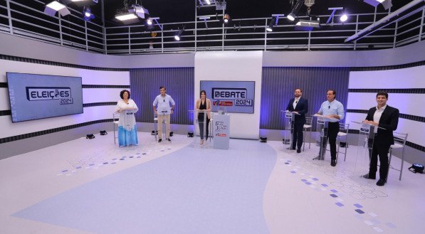 Imagem dos candidatos à Prefeitura do Recife no debate do SJCC