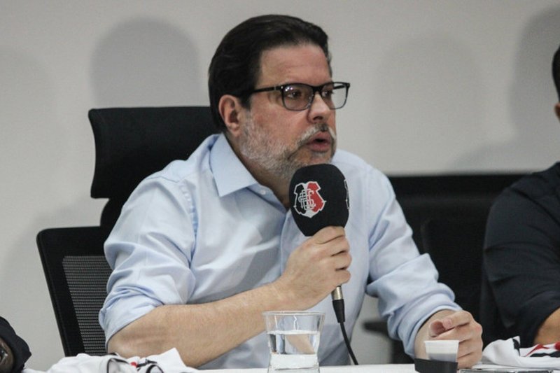Bruno Rodrigues, presidente do Santa Cruz, em entrevista coletiva