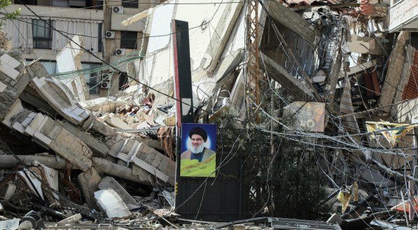 Imagem de destroços no sul do Líbano após bombardeio israelita