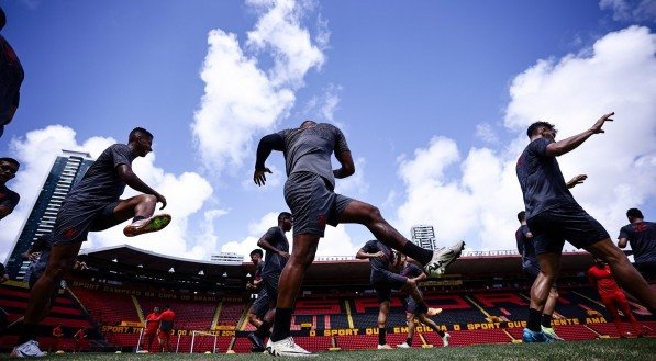 Imagem do treino do Sport na reformada Ilha do Retiro