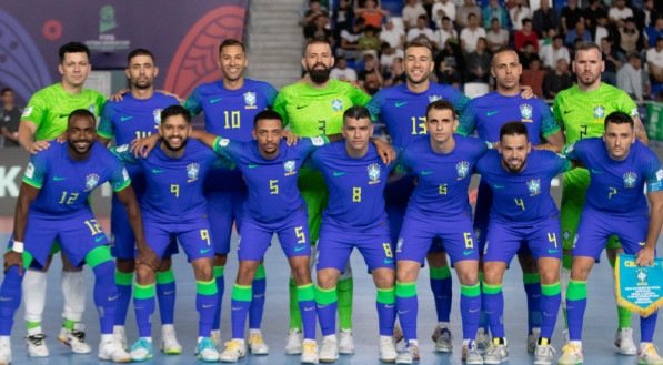 Imagem dos jogadores da seleção brasileira na Copa do Mundo de Futsal