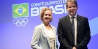 Yane Marques (E) ao lado de Marco La Porta (D) após serem eleitos como vice-presidente e presidente do Comitê Olímpico Brasileiro