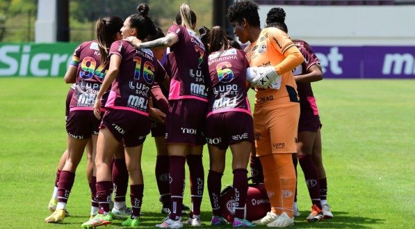 Equipe de futebol feminino da Ferroviária