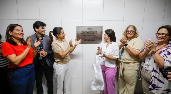 Governadora descerrou placa de inauguração de novas instalação do Otávio de Freitas