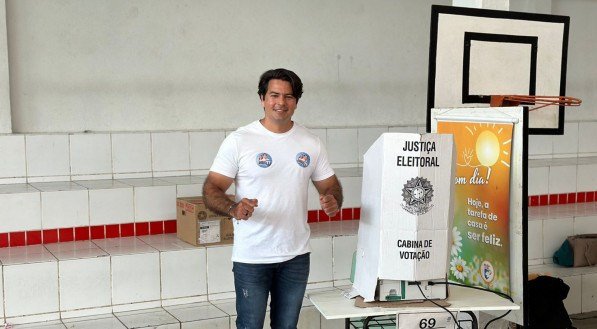 Eleições 2024: Candidato em Olinda, Márcio Botelho votou na manhã deste domingo (6)