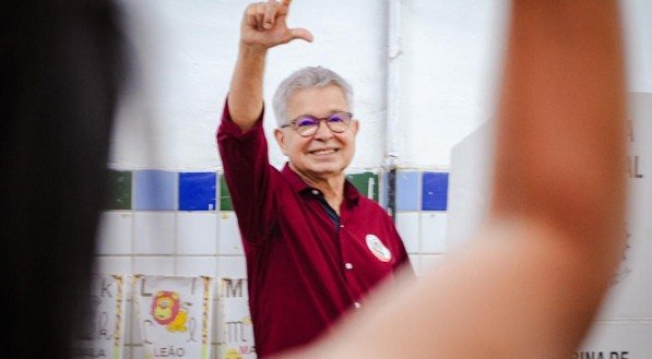 Eleições 2024: Elias Gomes, candidato em Jaboatão dos Guararapes, votou neste domingo (6)