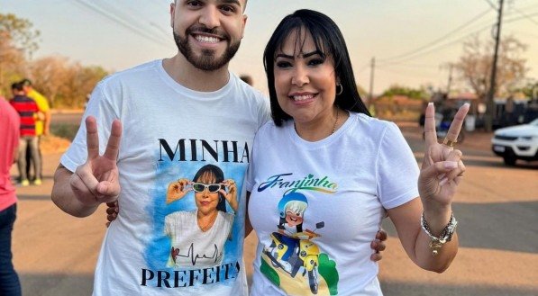 Imagem da prefeita eleita Janad Valcari durante campanha em Palmas-TO