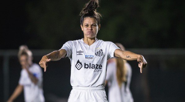 Imagem de jogadora do Santos após marcar gol na Libertadores feminina
