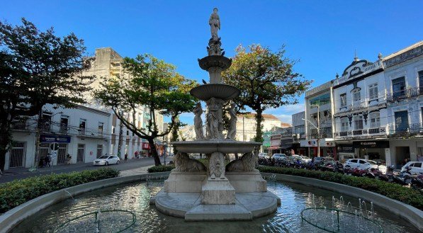 Fotografia da Praça Maciel Pinheiro, localizada no bairro da Boa Vista.