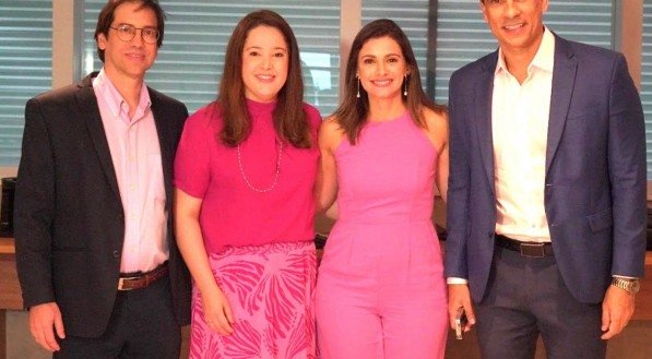 Os médicos Carlos Caiado e Ana Beatriz Albuquerque, junto com Bruno Pacheco e a apresentadora Anne Barreto, em evento no Novotel Recife Marina