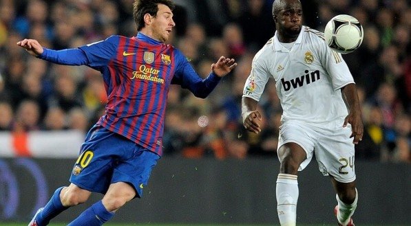 Lassana Diarra marca Messi em clássico entre Real Madrid x Barcelona