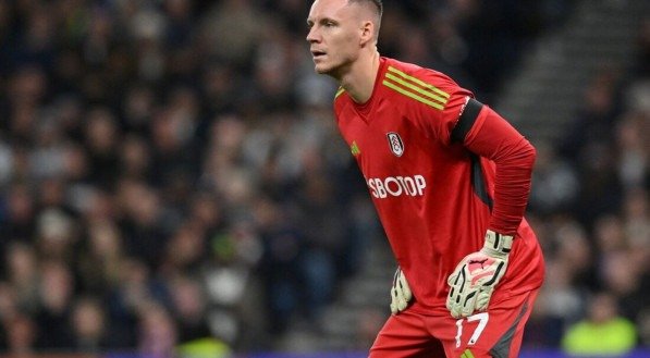 Leno com a camisa do Fulham