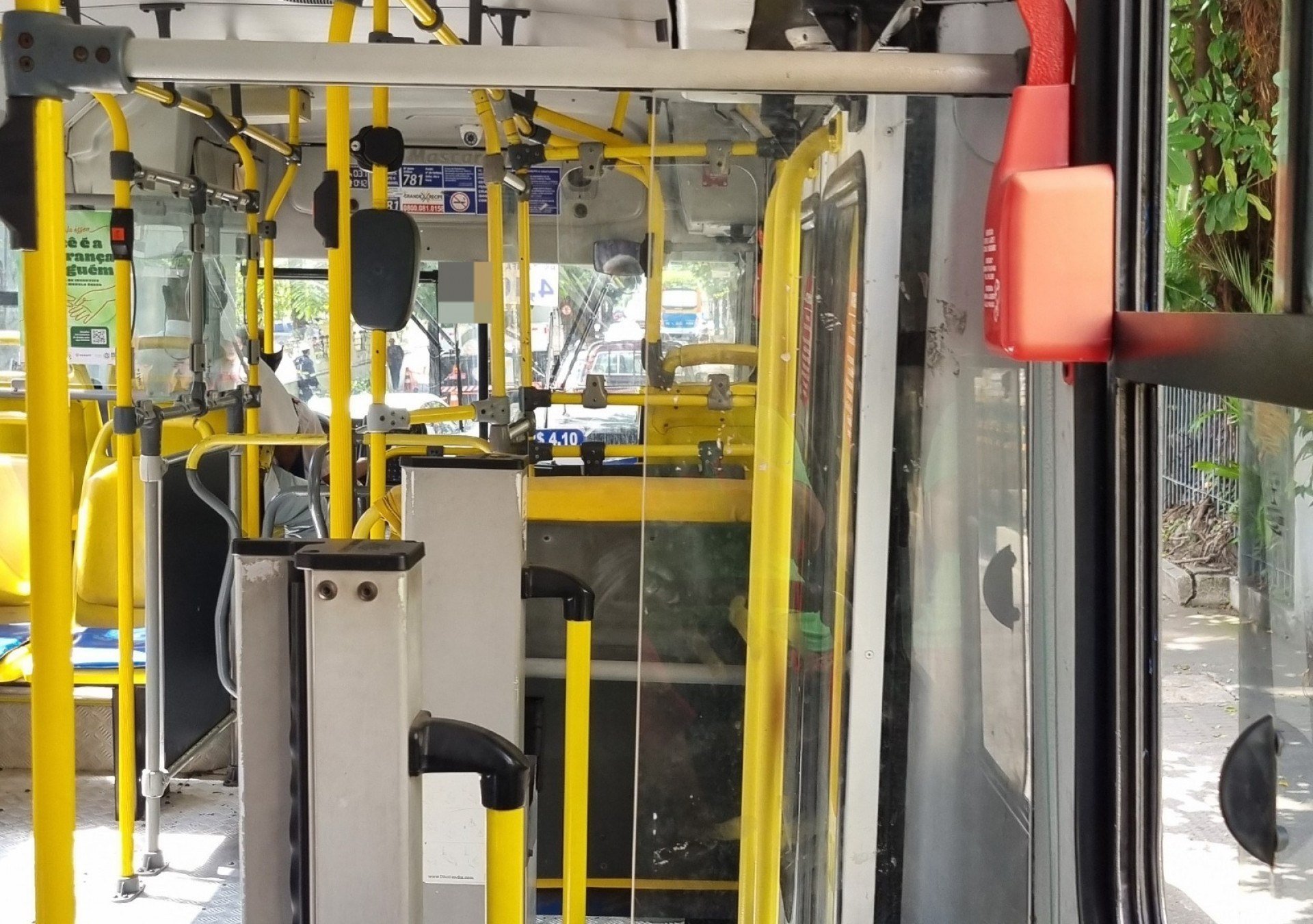 Longa espera por ônibus no Recife