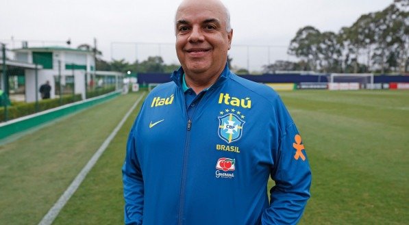 Presidente do Sport, Yuri Romão, como chefe da delegação da seleção brasileira