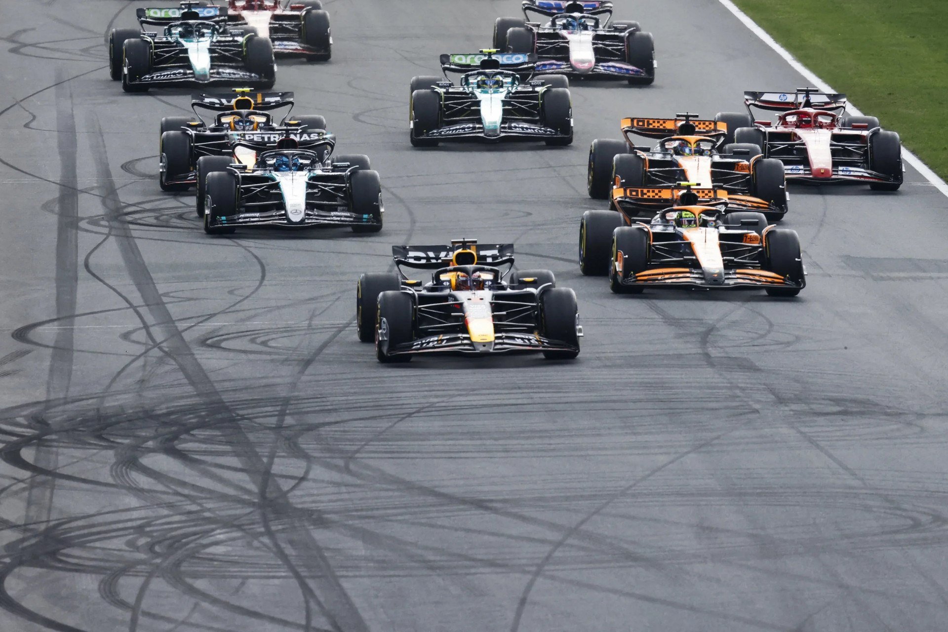 Imagem dos carros da Fórmula 1 SIMON WOHLFAHRT / AFP