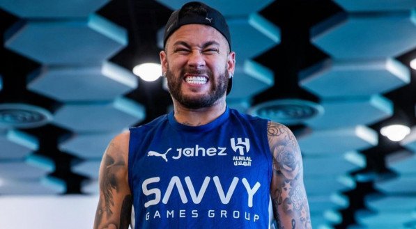 Neymar em treinamento na academia do Al Hilal