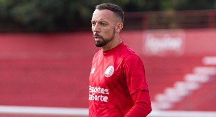 Foto de Paulo Sérgio, o camisa 9 do Náutico