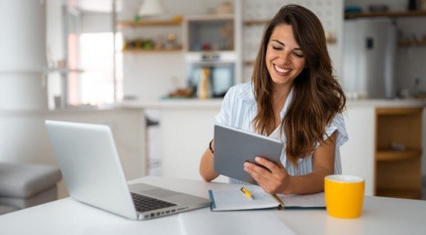 O home office oferece flexibilidade e equilíbrio entre a vida pessoal e profissional (Imagem: Dorde Krstic | Shutterstock) 