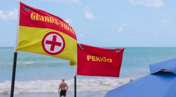 Cemit dá dicas sobre banho seguro na praia durante Feriado do Dia das Crianças.
