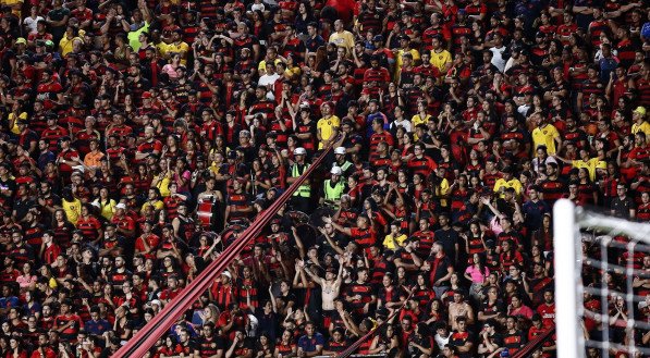 Imagem da torcida do Sport em jogo na Ilha do Retiro