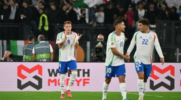 Retegui celebra gol pela Itália na Liga das Nações