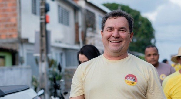 O candidato à prefeitura de Paulista Junior Matuto