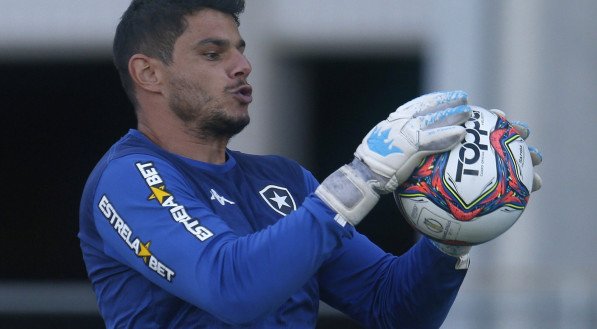  Goleiro Douglas Borges durante treino do Botafogo no Estadio Nilton Santos