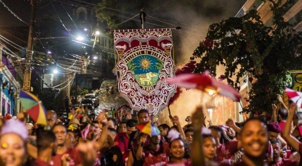 Desfile do Clube Carnavalesco Misto Elefante de Olinda