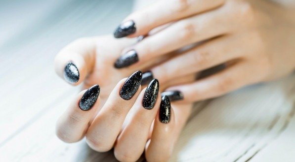 Imagem ilustrativa de unhas em gel!