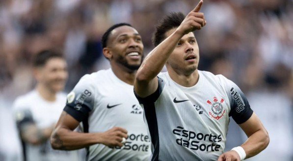 Romero aponta para cima e celebra gol pelo Corinthians