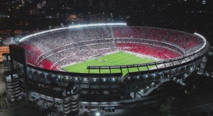 Imagem área do Estádio Monumental de Núñez, em Buenos Aires