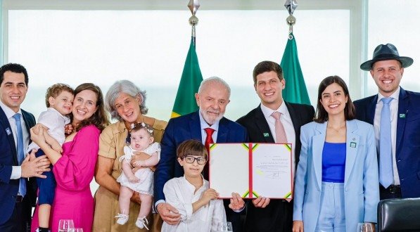 Presidente Lula sanciona lei que reconhece Eduardo Campos como herói da pátria