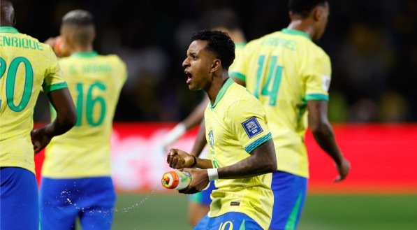 Rodrygo celebra gol pela Seleção Brasileira nas Eliminatórias