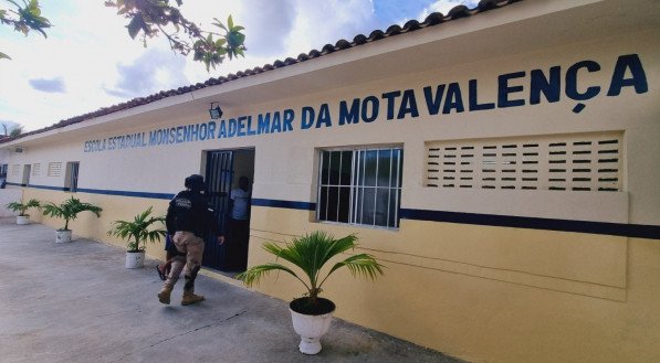 A Escola Estadual Monsenhor Adelmar da Mota Valença está localizada no Centro de Ressocialização do Agreste (CRA), em Canhotinho