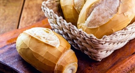 O pão não é um vilão da dieta, mas deve ser consumido com cuidado (Imagem: RHJPhtotos | Shutterstock)