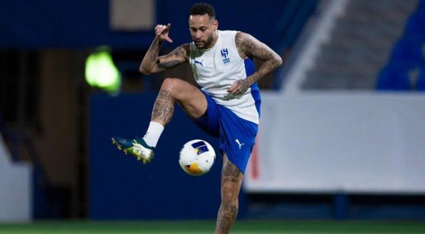 Neymar já treina com bola no Al Hilal