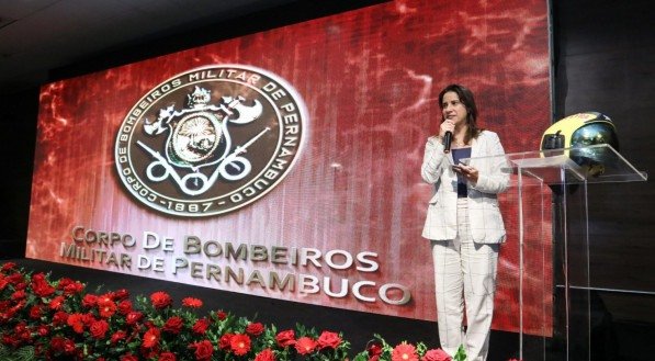 Governadora participa de cerim&ocirc;nia de comemora&ccedil;&atilde;o dos 137 anos do Corpo de Bombeiros Militar de Pernambuco