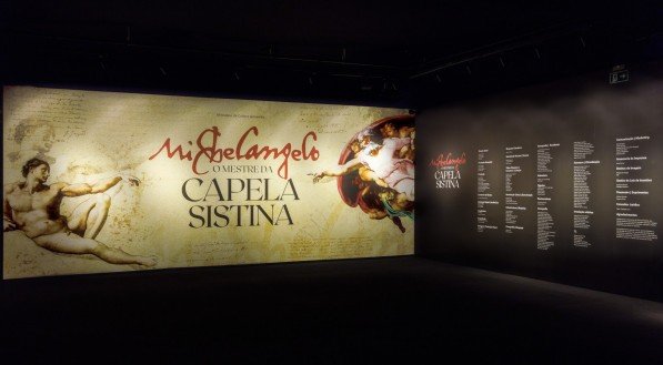 Imagem: entrada da mostra "Michelangelo: O Mestre da Capela Sistina" que está alocada no Shopping RioMar. A exposição termina no próximo domingo (20).