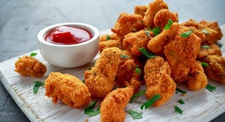 Nuggets de milho-verde (Imagem: DronG | Shutterstock)