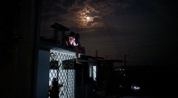 A energia elétrica em Cuba é gerada por oito centrais termoelétricas sucateadas