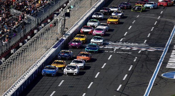 Imagem de carros da NASCAR