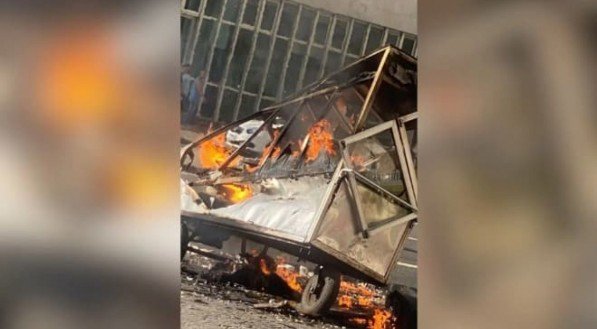 imagem da carrinho pegando fogo