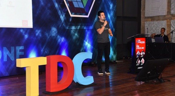 Imagem do palco do TDC, plataforma de inovação aberta que integra ecossistemas de tecnologia por todo Brasil que chega ao Recife com o REC’n’Play