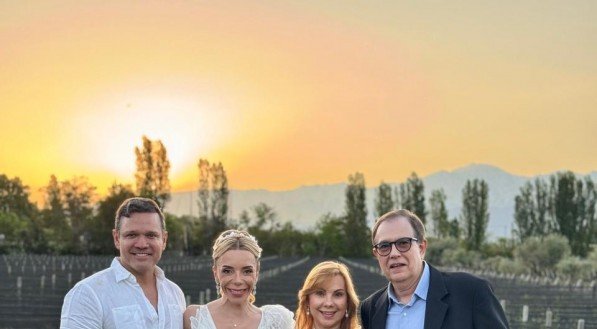Os noivos Jorge Carriço e Bia Guirão, com Tânia e José Carlos Fontaine, no pré-casamento na Bodega Casarena em Mendonza, na Argentina