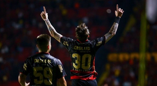 Barletta celebra o gol do Sport contra o Botafogo-SP pela Série B do Campeonato Brasileiro