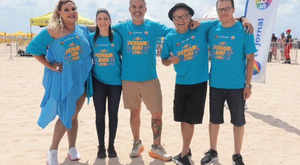 Os apresentadores da TV Jornal/SBT Jurema Fox, Amanda Maga, Flávio Barra, Ciro Bezerra e Aroldo Costa