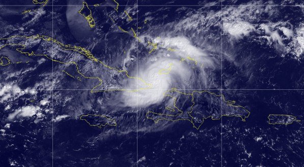 imagem de satélite tirada em 20 de outubro de 2024, às 15h21 EST, cortesia da Administração Nacional Oceânica e Atmosférica (NOAA)/GOES, mostra o furacão Oscar se aproximando do leste de Cuba