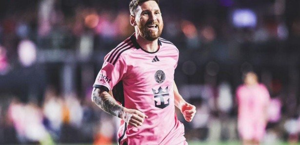 FIFA sofre com baixa procura por ingressos para a estreia de Messi no Mundial